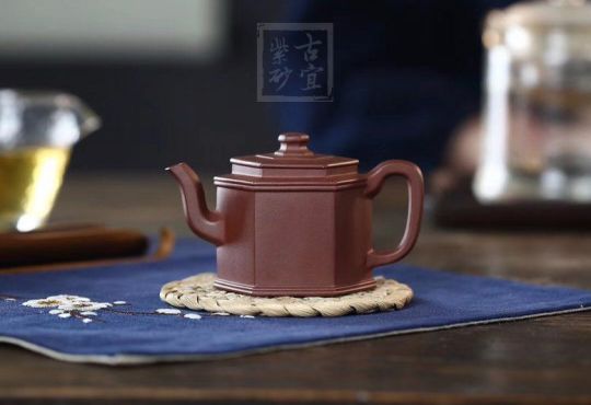 《小六方納?！? title=