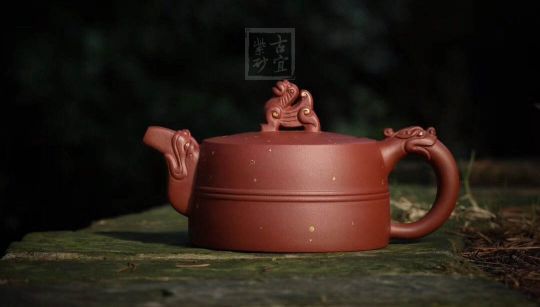《金龍出?！芬伺d紫砂壺作品全手工底槽青